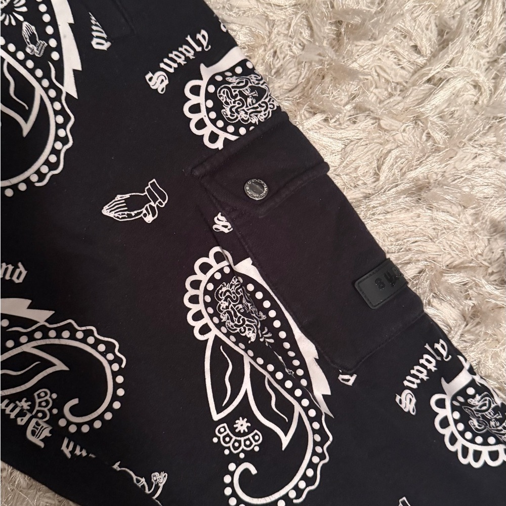 BOGO 🛍️ Black and White Paisley Print Joggers - Picture 4 of 9
